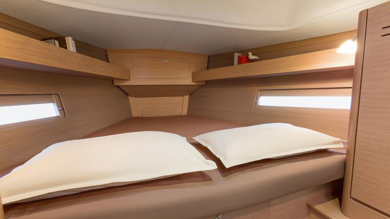 Book yachts online - sailboat - Dufour 382 GL - Regor - rent