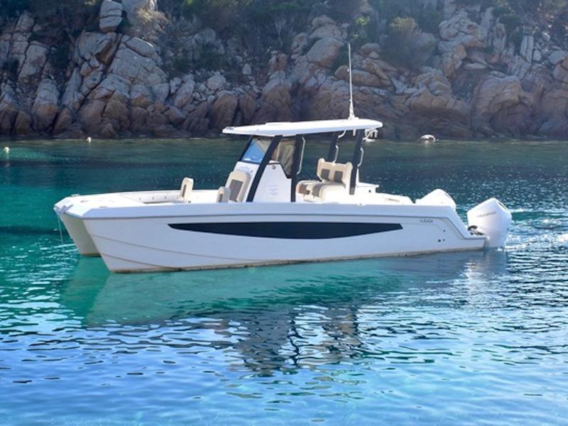 Book yachts online - motorboat - Aquila 28 - Eagle I - rent