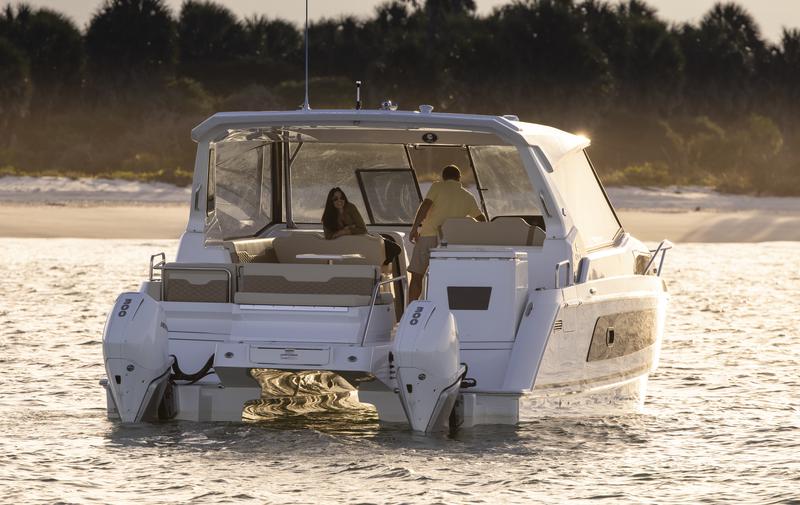 Book yachts online - motorboat - Aquila 36 - Joy - rent