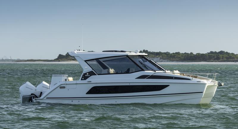 Book yachts online - motorboat - Aquila 36 - Joy - rent