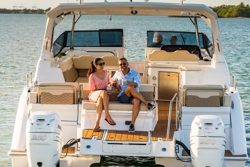 Book yachts online - motorboat - Aquila 36 - Joy - rent