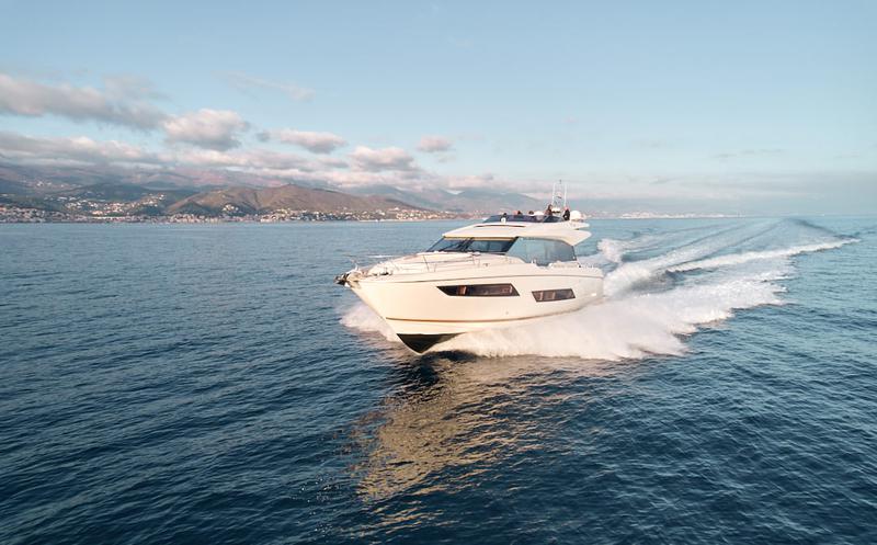 Book yachts online - motorboat - Prestige 680 S - Smeralda Blu - rent