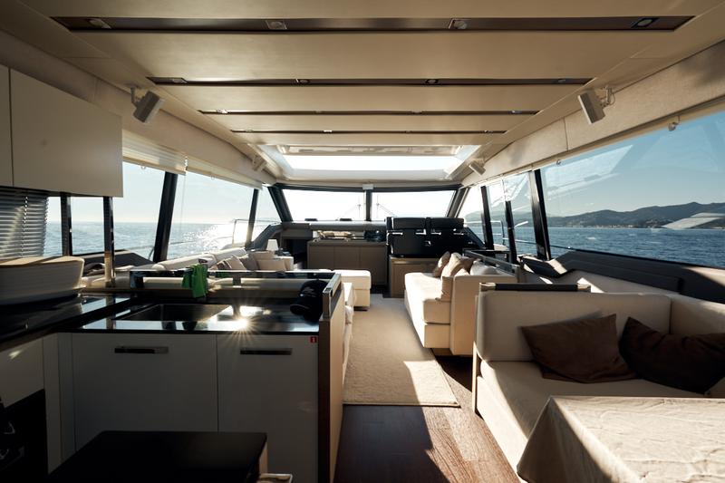 Book yachts online - motorboat - Prestige 680 S - Smeralda Blu - rent