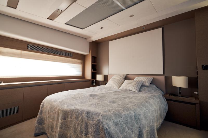 Book yachts online - motorboat - Prestige 680 S - Smeralda Blu - rent