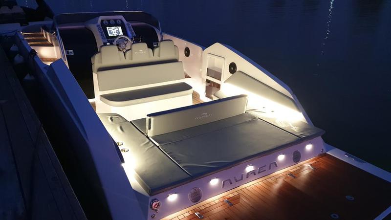 Book yachts online - powercatamaran - Aurea 30 'Cabin Dream Daycruiser - Igor - rent