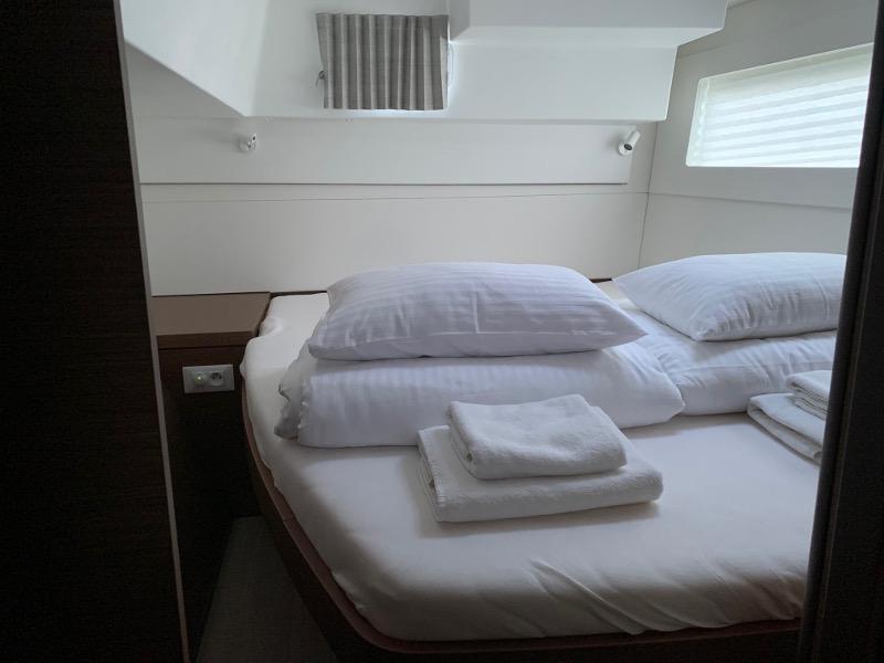 Book yachts online - catamaran - Lagoon 40 - MONARCH new 2020+AC+G - rent