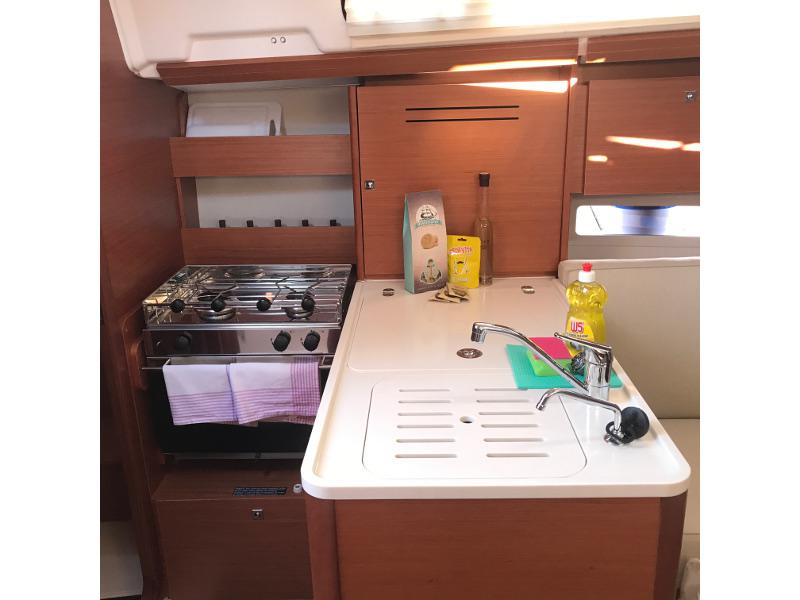 Book yachts online - sailboat - Dufour 310 Grand Large - MIO 2018 - rent
