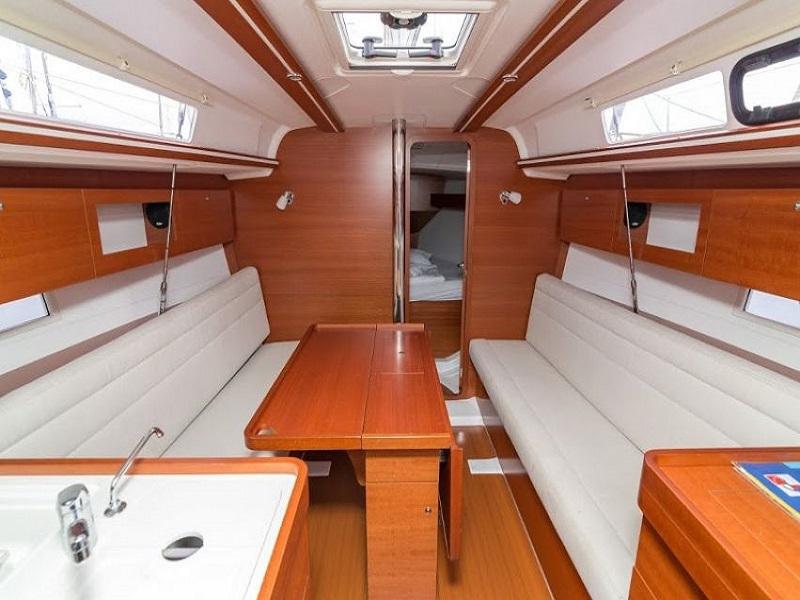 Book yachts online - sailboat - Dufour 335 Grand Large - PIPPI +new sails 2018 - rent