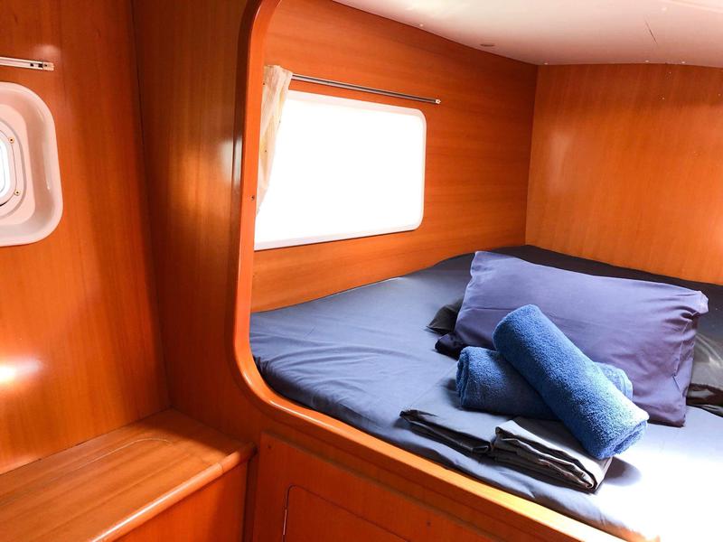Book yachts online - catamaran - Lagoon 380 S2 - Lucky Seven (refit 2018) - rent