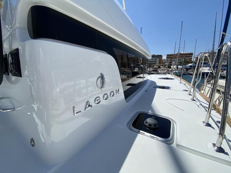 Book yachts online - catamaran - Lagoon 40 - Eskimo  - rent