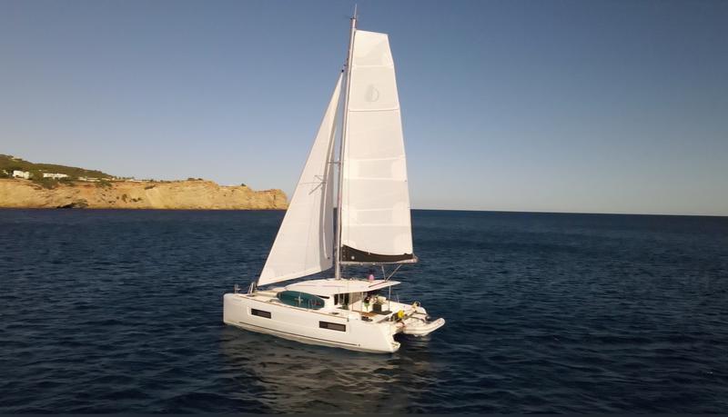 Book yachts online - catamaran - Lagoon 40 - Eskimo  - rent