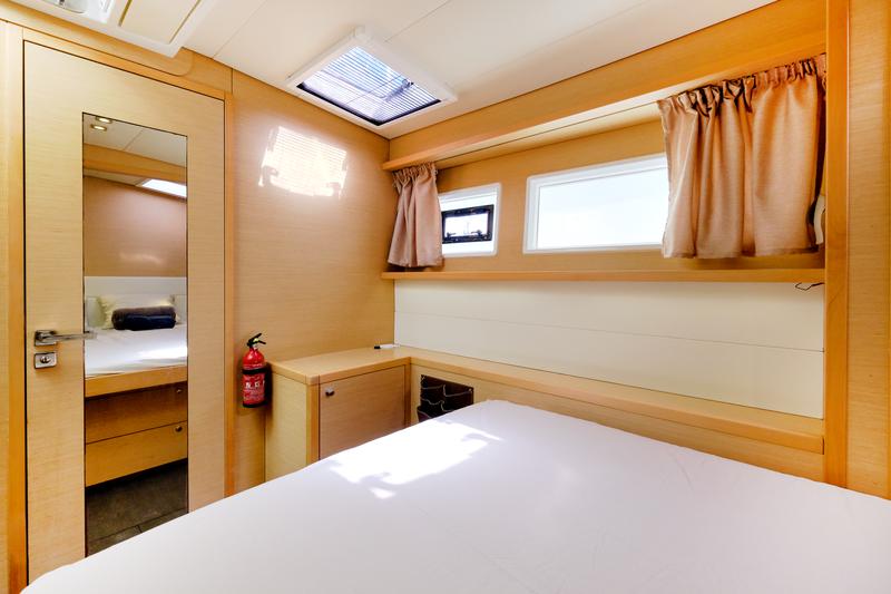 Book yachts online - catamaran - Lagoon 52F - Neptuno  - rent