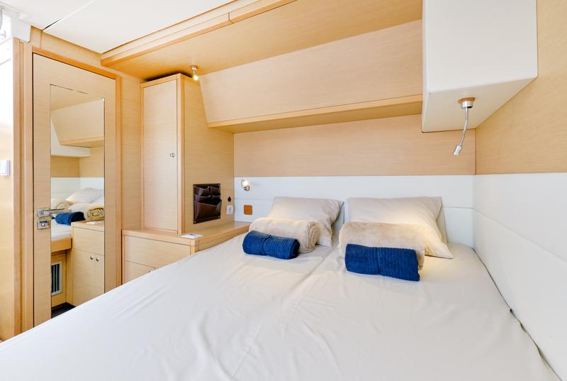 Book yachts online - catamaran - Lagoon 52F - Neptuno  - rent