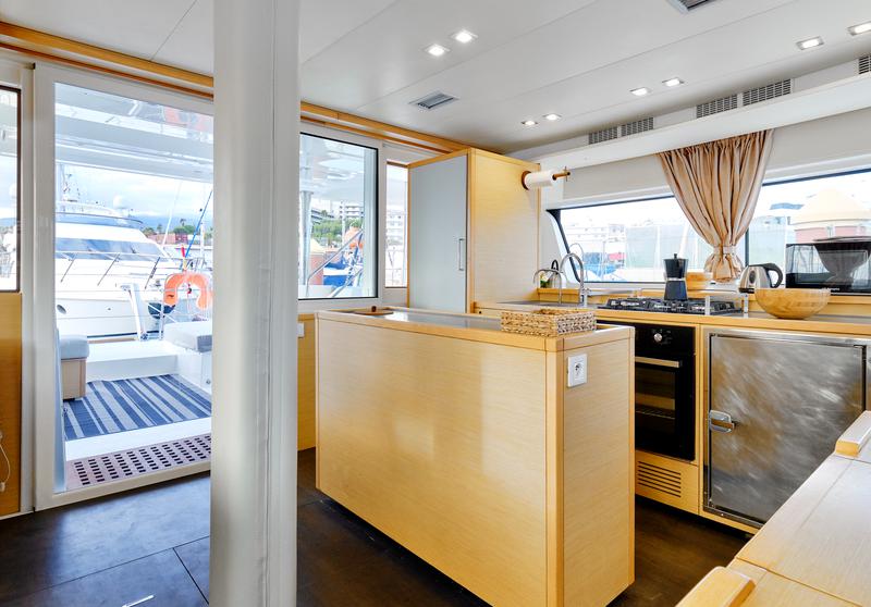 Book yachts online - catamaran - Lagoon 52F - Neptuno  - rent