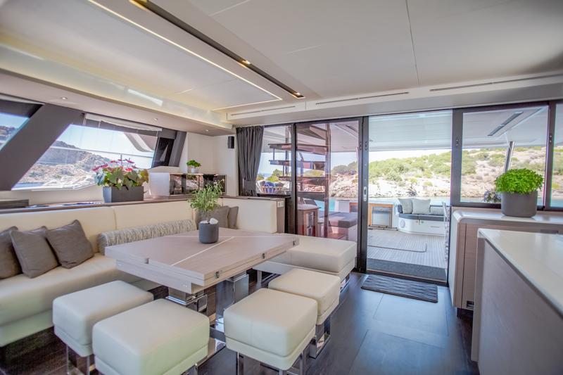 Book yachts online - powercatamaran - Fountaine Pajot Power 67 - nessun nome - rent