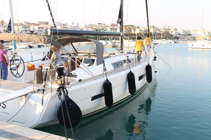 Book yachts online - sailboat - Dufour 56 Exclusive - INVICTUS - rent