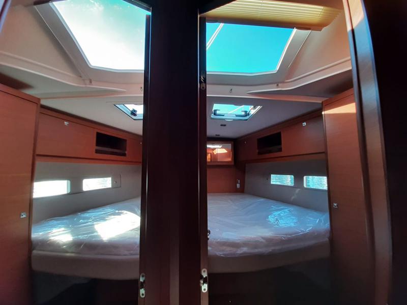 Book yachts online - sailboat - Dufour 530 - PERSEIDE - rent