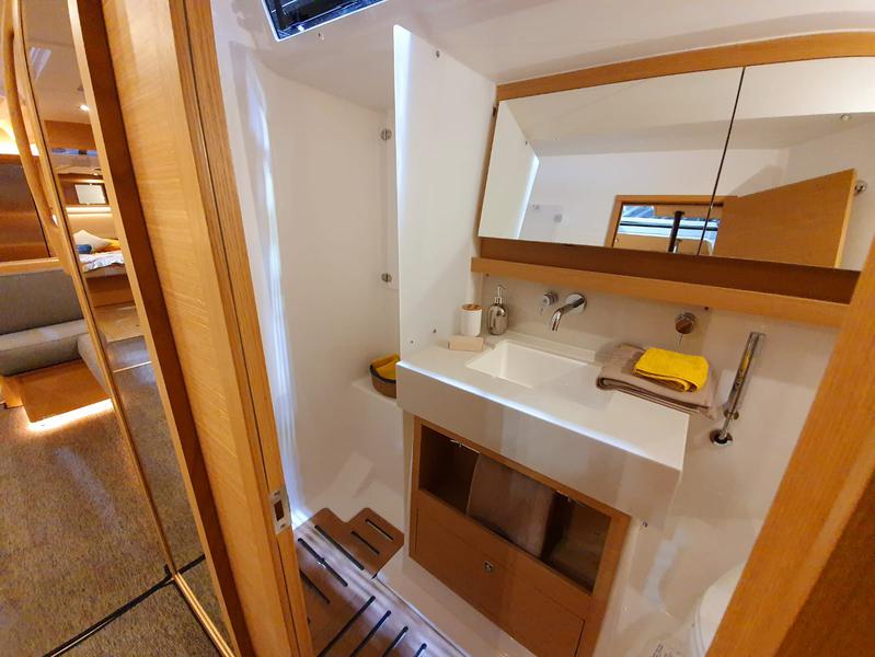 Book yachts online - sailboat - Dufour 530 - PERSEIDE - rent