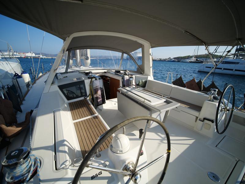 Book yachts online - sailboat - Oceanis 45 - Bella - rent