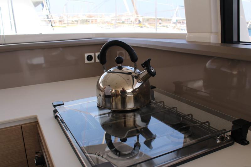 Book yachts online - catamaran - Bali 4.1 - Double Kiss - rent