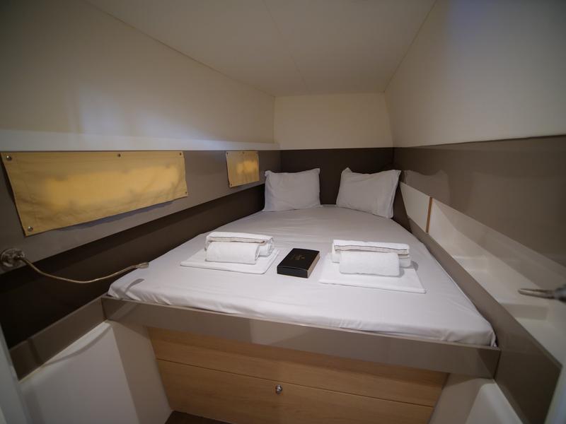 Book yachts online - catamaran - Bali 4.1 - Double Kiss - rent