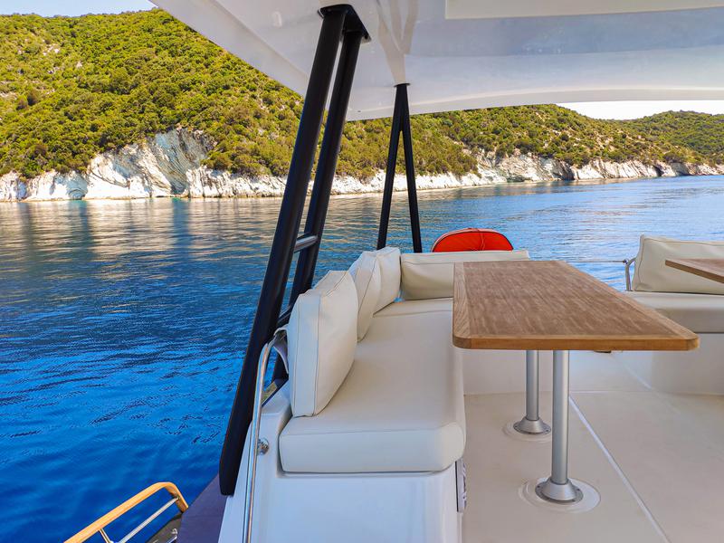 Book yachts online - powercatamaran - Bali 4.3 MY - Flying Dream  - rent