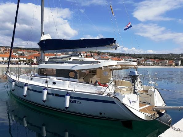 Book yachts online - sailboat - Dufour Atoll 6 - The Big One Two - rent