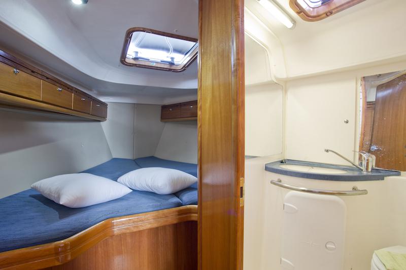 Book yachts online - sailboat - Bavaria 37 Cruiser - Ikona - rent