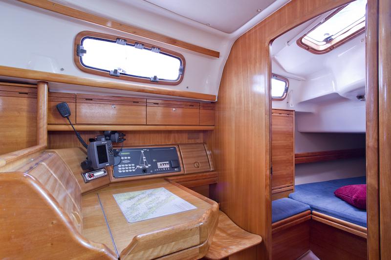 Book yachts online - sailboat - Bavaria 37 Cruiser - Ikona - rent