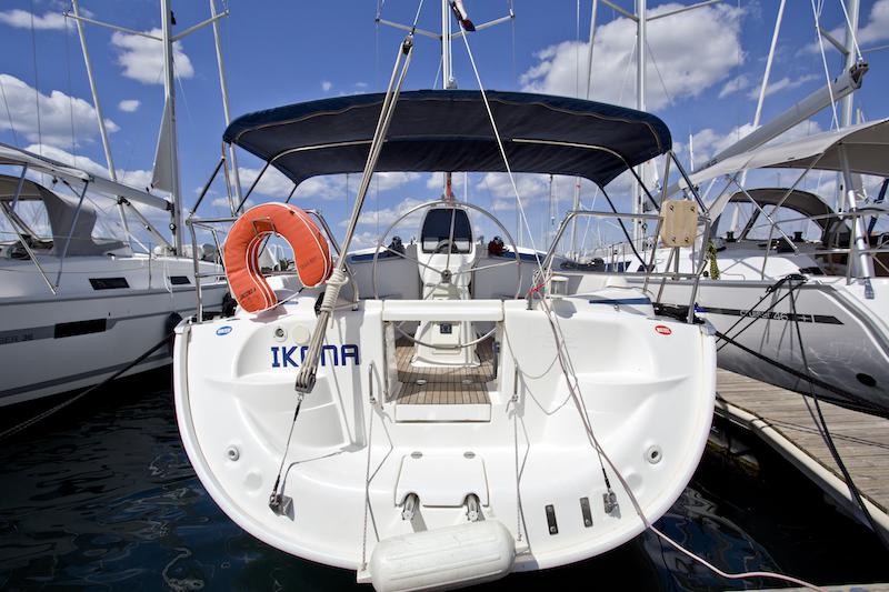 Book yachts online - sailboat - Bavaria 37 Cruiser - Ikona - rent
