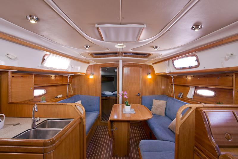 Book yachts online - sailboat - Bavaria 37 Cruiser - Ikona - rent