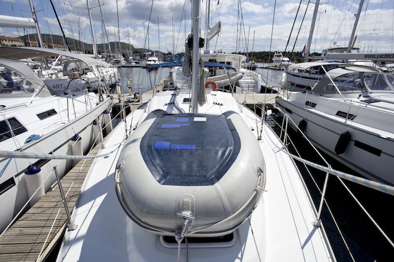 Book yachts online - sailboat - Bavaria 37 Cruiser - Ikona - rent