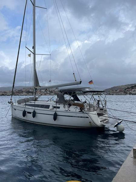 Book yachts online - sailboat - Bavaria 37 Cruiser - Hanni - rent