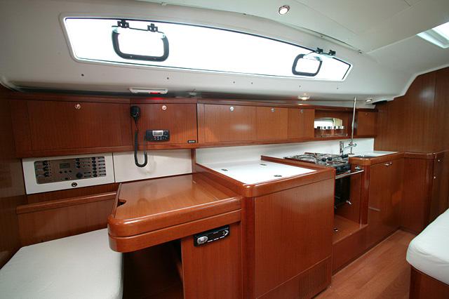 Book yachts online - sailboat - Beneteau Oceanis 40 - Tosca - rent