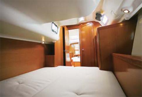 Book yachts online - sailboat - Beneteau Oceanis 40 - Tosca - rent