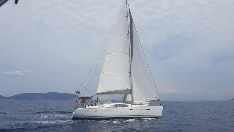 Book yachts online - sailboat - Beneteau Oceanis 40 - Tosca - rent