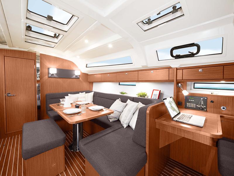 Book yachts online - sailboat - Bavaria Cruiser 41 - Estelle II - rent