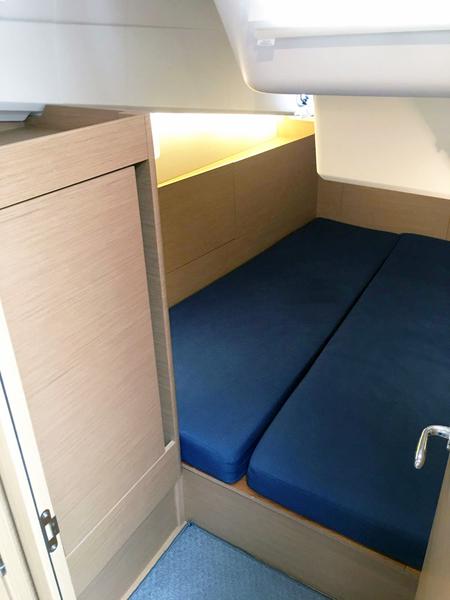 Book yachts online - sailboat - Sun Odyssey 410 - Intrepida - rent