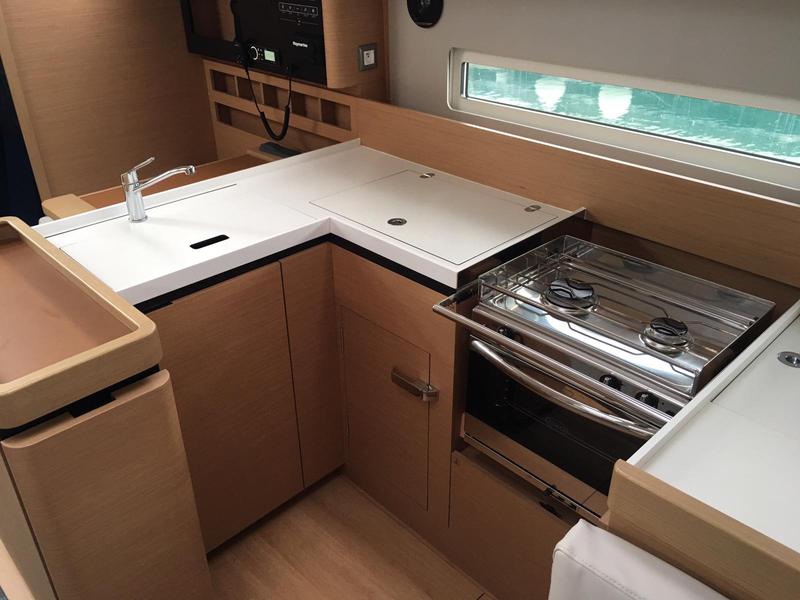 Book yachts online - sailboat - Sun Odyssey 410 - Intrepida - rent