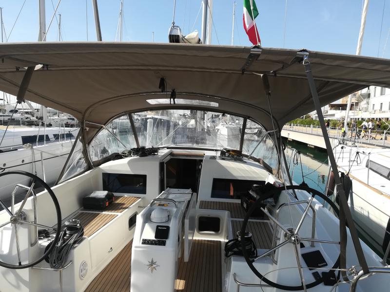 Book yachts online - sailboat - Sun Odyssey 440 - Frenetica - rent