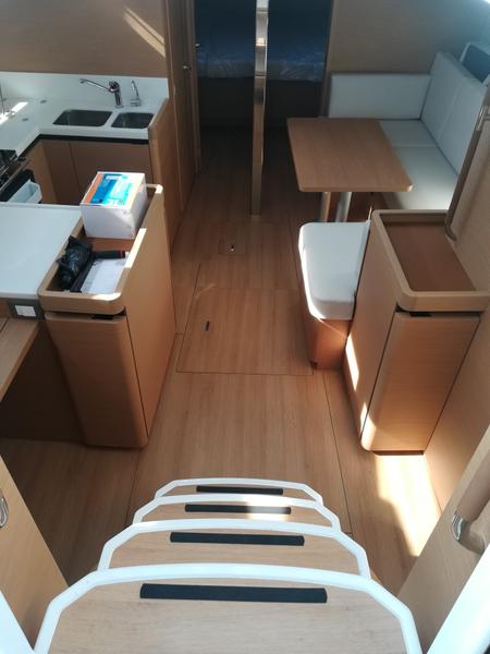 Book yachts online - sailboat - Sun Odyssey 440 - Frenetica - rent