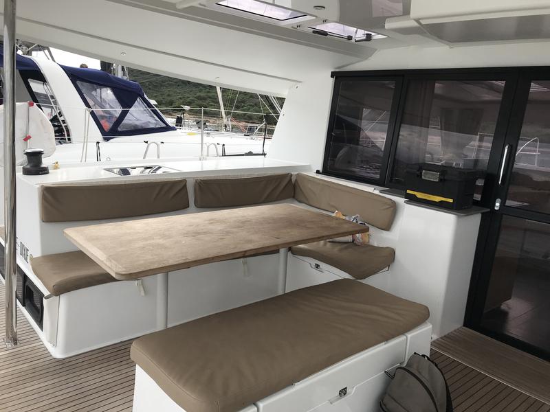 Book yachts online - catamaran - Helia 44 - Pixie Dixie (A/C, Generator) - rent