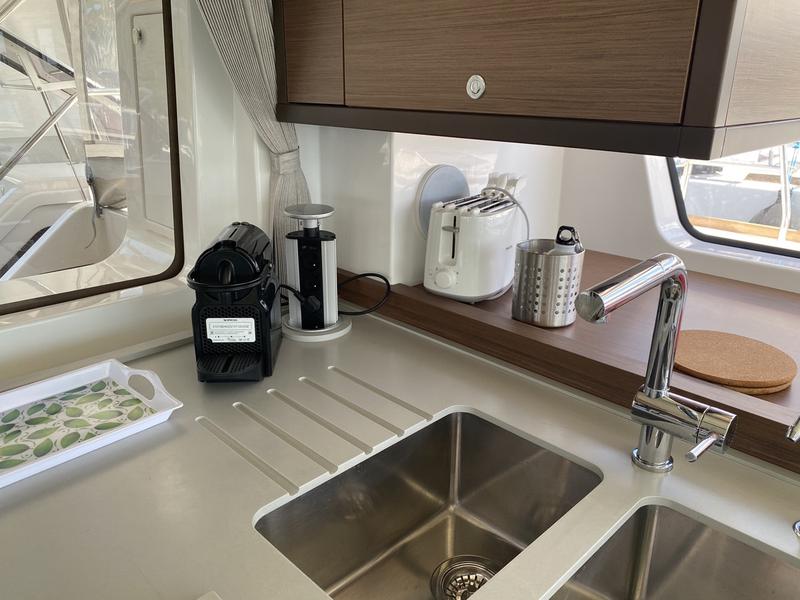 Book yachts online - catamaran - Lagoon 52F (5 cab) - Orsa Maggiore (AC, WM, Generator, Inverter, Tender Lift) - rent