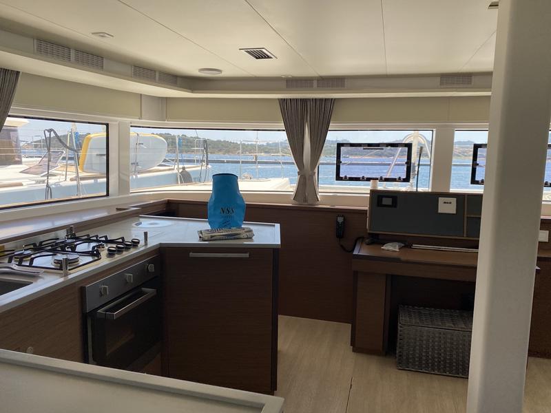 Book yachts online - catamaran - Lagoon 52F (5 cab) - Orsa Maggiore (AC, WM, Generator, Inverter, Tender Lift) - rent