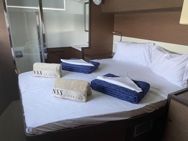 Book yachts online - catamaran - Lagoon 52F (5 cab) - Orsa Maggiore (AC, WM, Generator, Inverter, Tender Lift) - rent