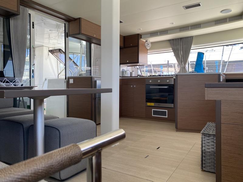 Book yachts online - catamaran - Lagoon 52F (5 cab) - Orsa Maggiore (AC, WM, Generator, Inverter, Tender Lift) - rent