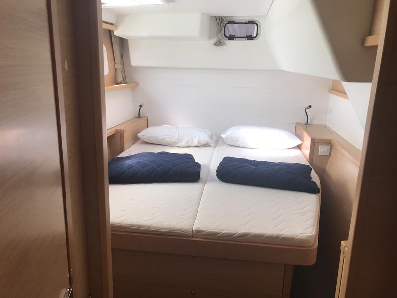 Book yachts online - catamaran - Lagoon 450 F - Kaus Australis (A/C, WM, Generator, Inverter) - rent