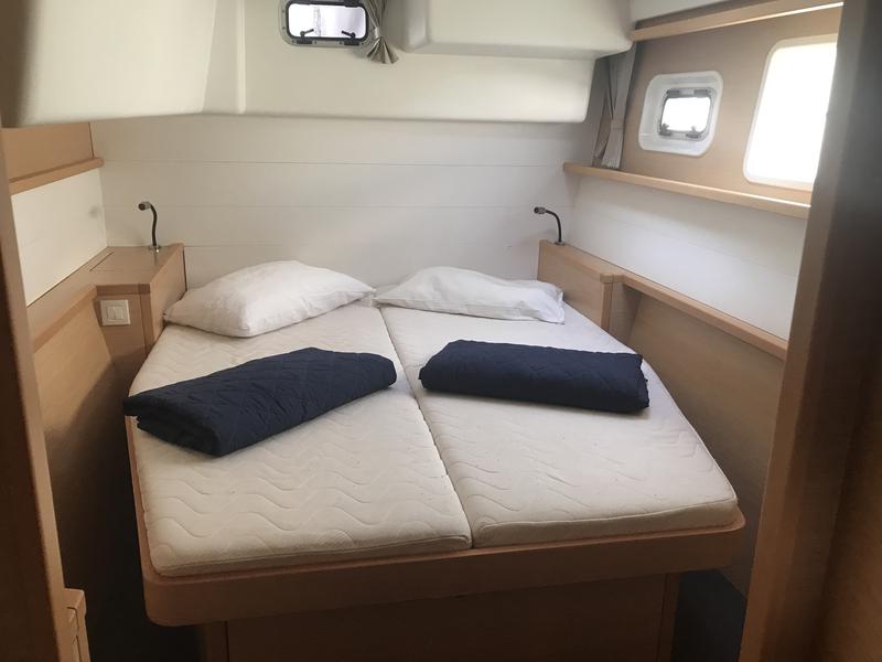 Book yachts online - catamaran - Lagoon 450 F - Kaus Australis (A/C, WM, Generator, Inverter) - rent