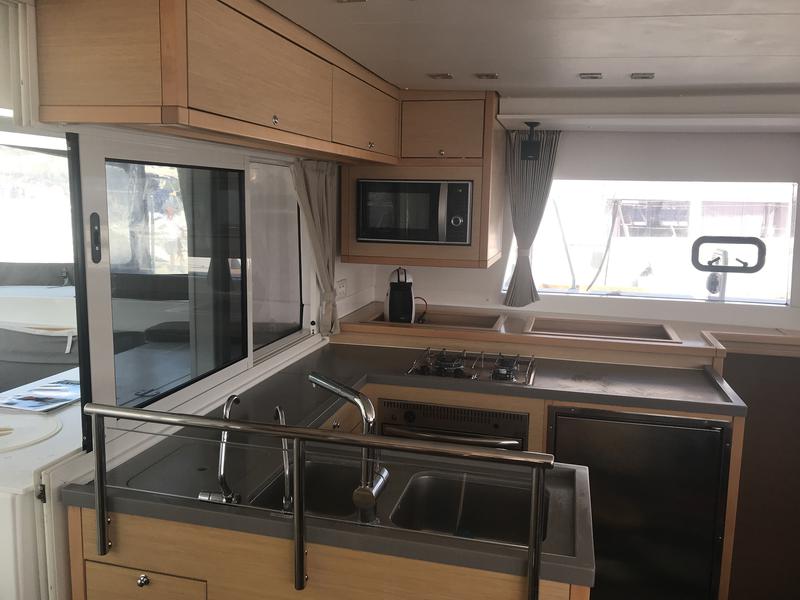 Book yachts online - catamaran - Lagoon 450 F - Kaus Australis (A/C, WM, Generator, Inverter) - rent