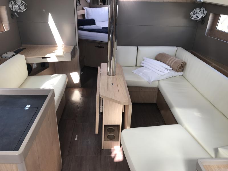 Book yachts online - sailboat - Oceanis 41.1 - Perseus - rent